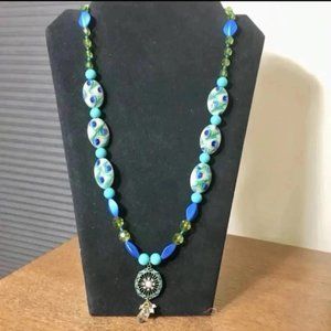 3/$25 ** Blue and Green Beads String Necklace NWOT